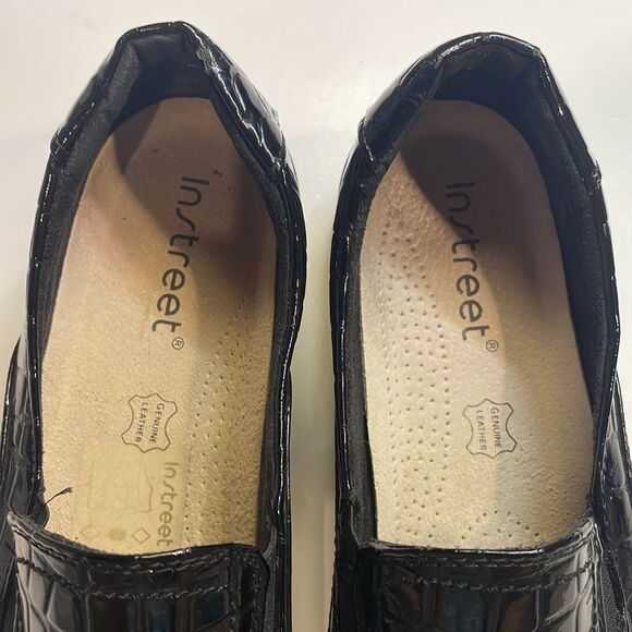 Instreet Womens Black Leather Slip On Alligator Pattern Shoes Sz 7.5 - Picture 2 of 13